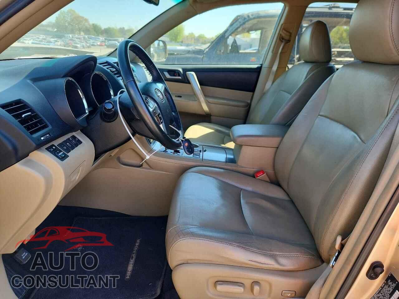 TOYOTA HIGHLANDER 2012 - 5TDBK3EH8CS147591