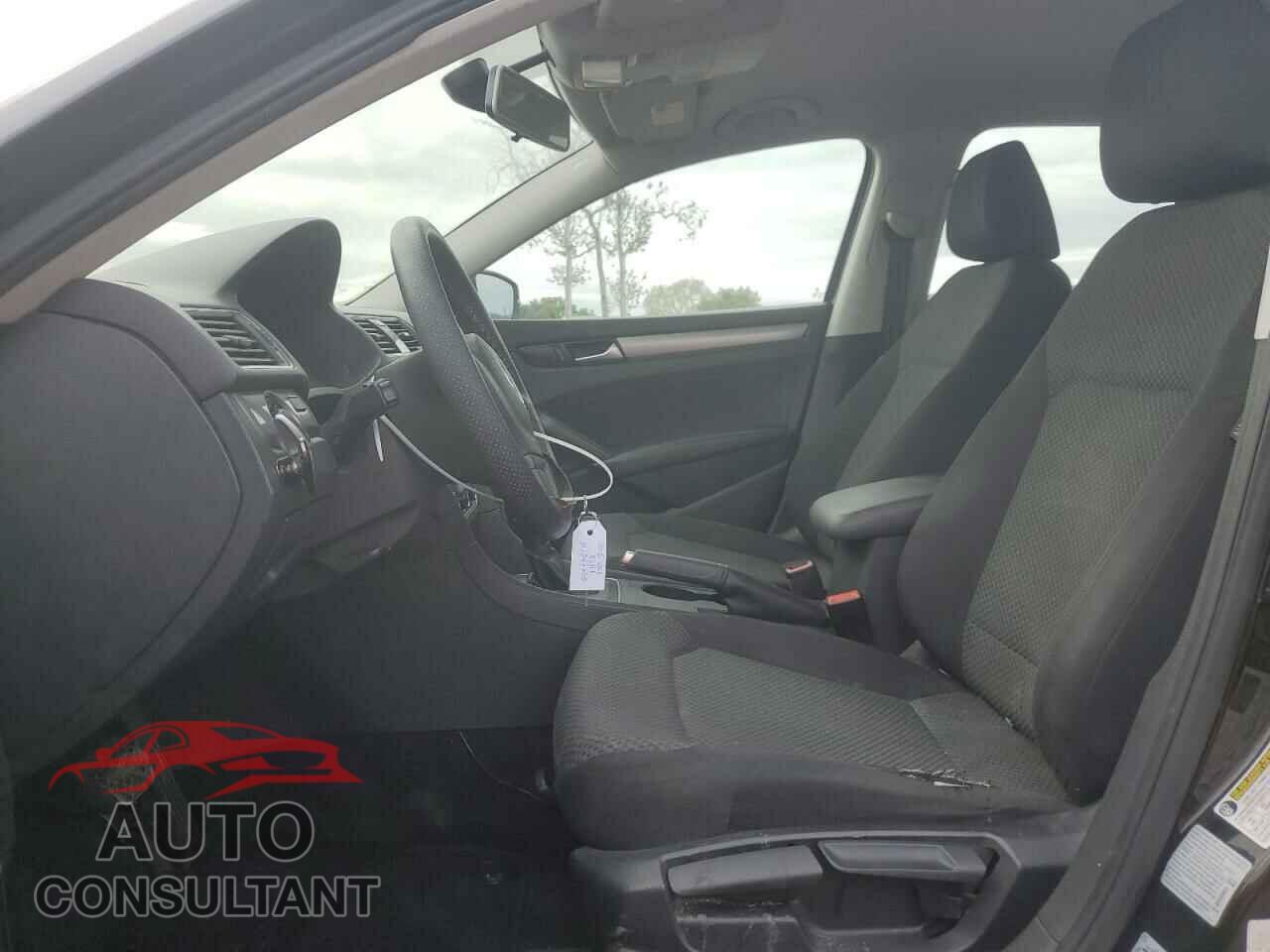 VOLKSWAGEN PASSAT 2015 - 1VWAT7A36FC076629