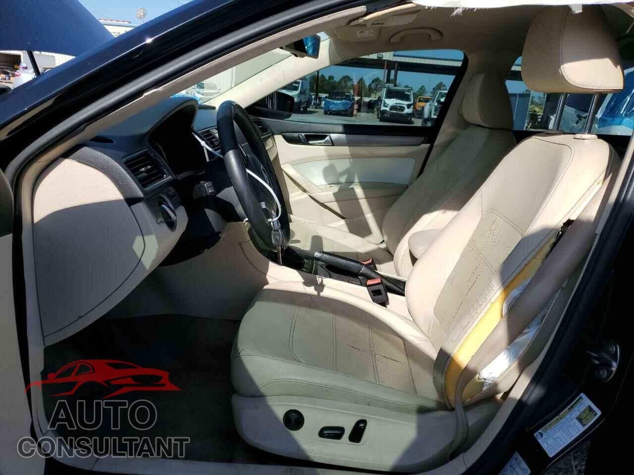 VOLKSWAGEN PASSAT 2014 - 1VWBP7A33EC002012