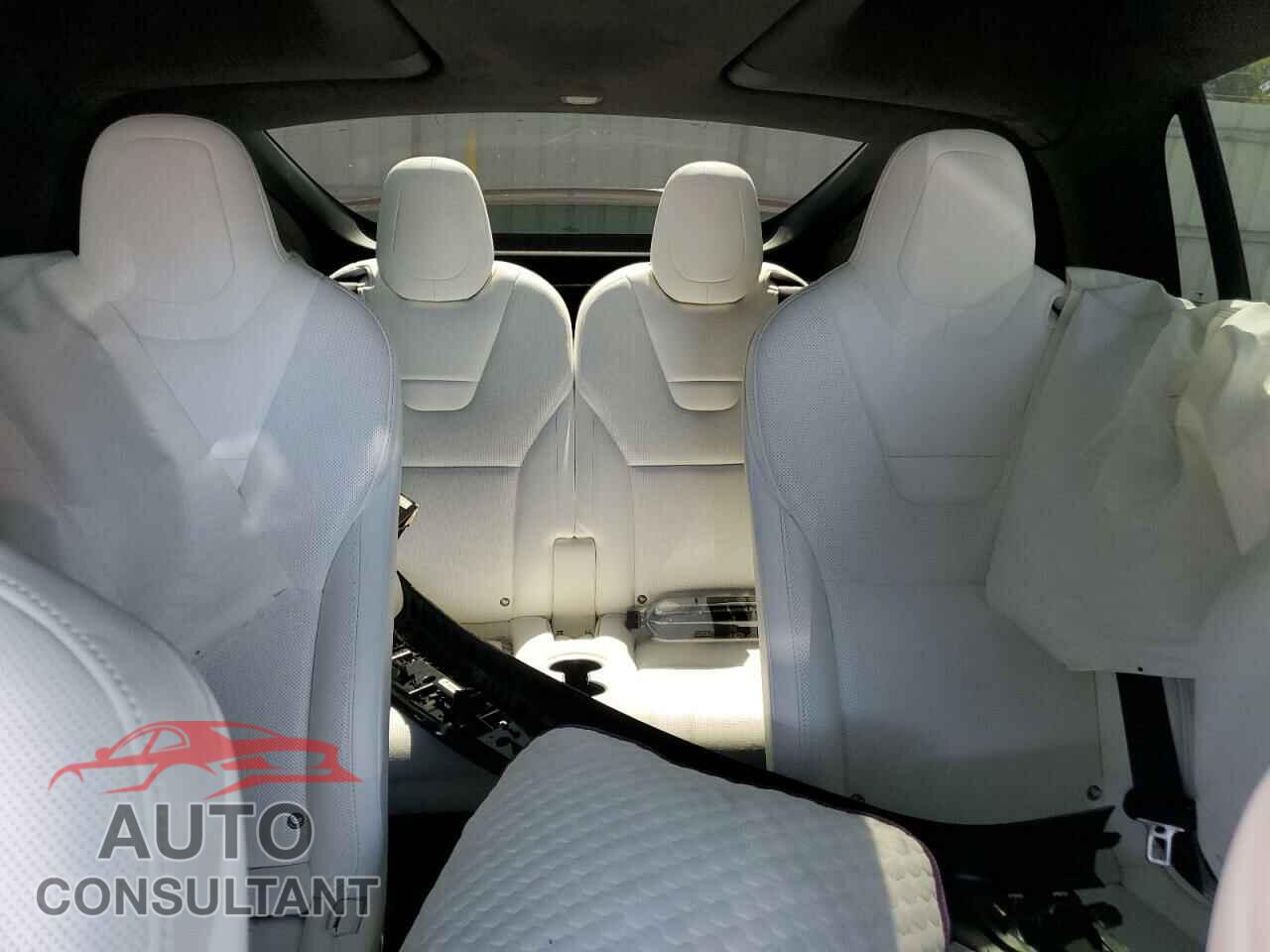 TESLA MODEL X 2016 - 5YJXCBE21GF028784