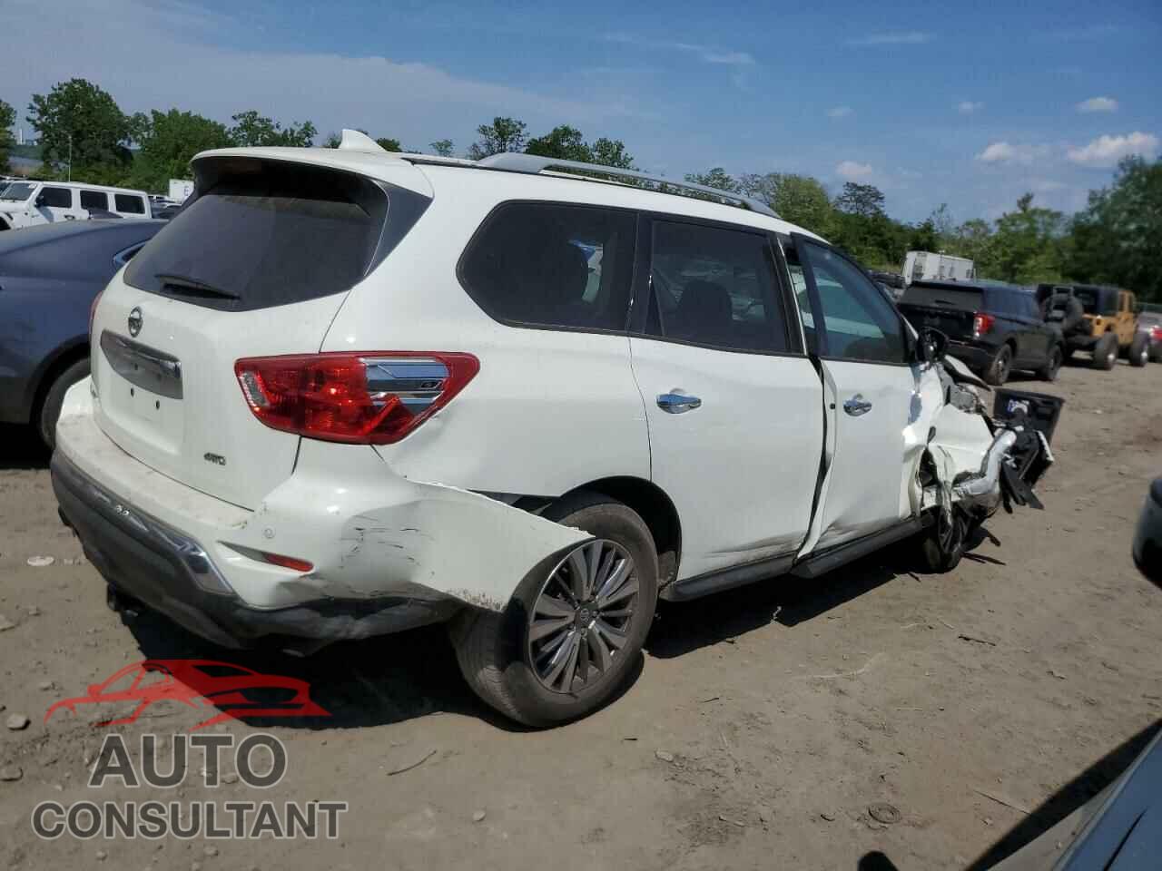 NISSAN PATHFINDER 2019 - 5N1DR2MM9KC649194