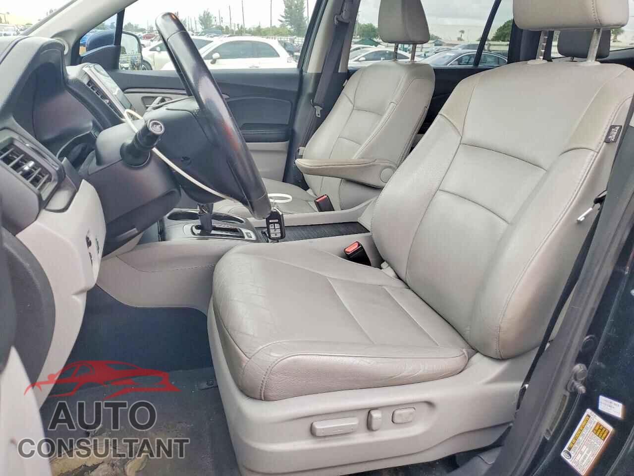 HONDA PILOT 2017 - 5FNYF6H56HB009366