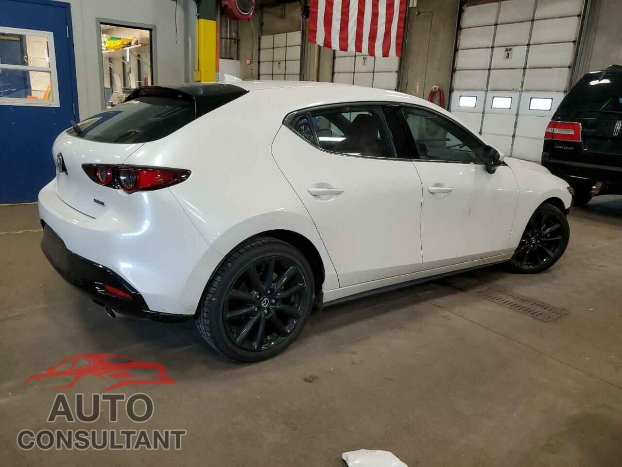 MAZDA 3 2021 - JM1BPBML0M1402198