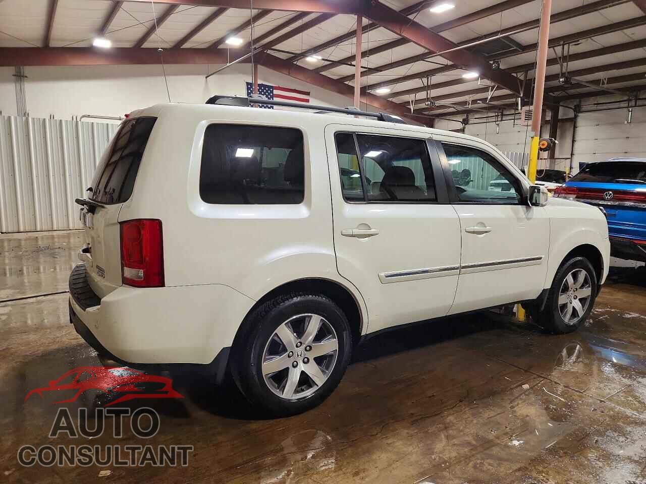 HONDA PILOT 2015 - 5FNYF4H96FB001966