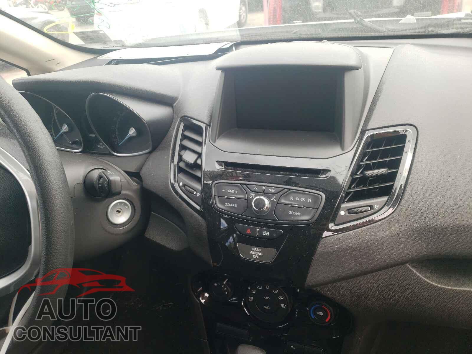 FORD FIESTA 2019 - 3FADP4EJXKM106421