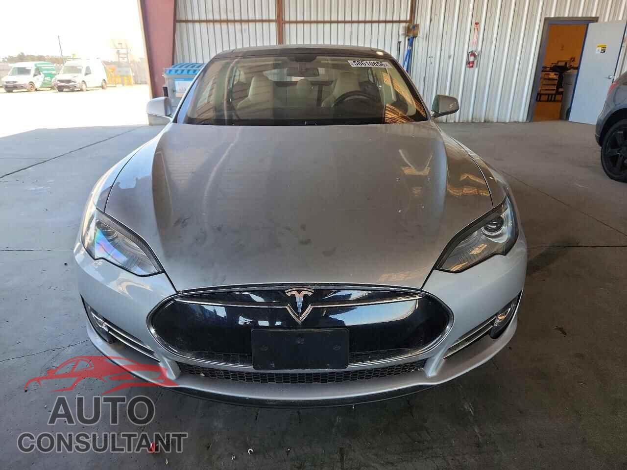 TESLA MODEL S 2013 - 5YJSA1CN8DFP13772