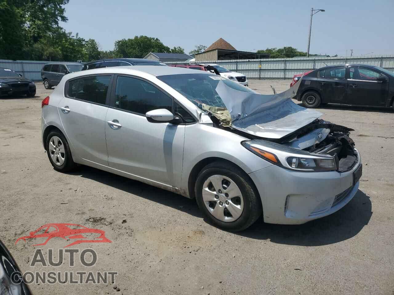 KIA FORTE 2017 - KNAFK5A8XH5678465
