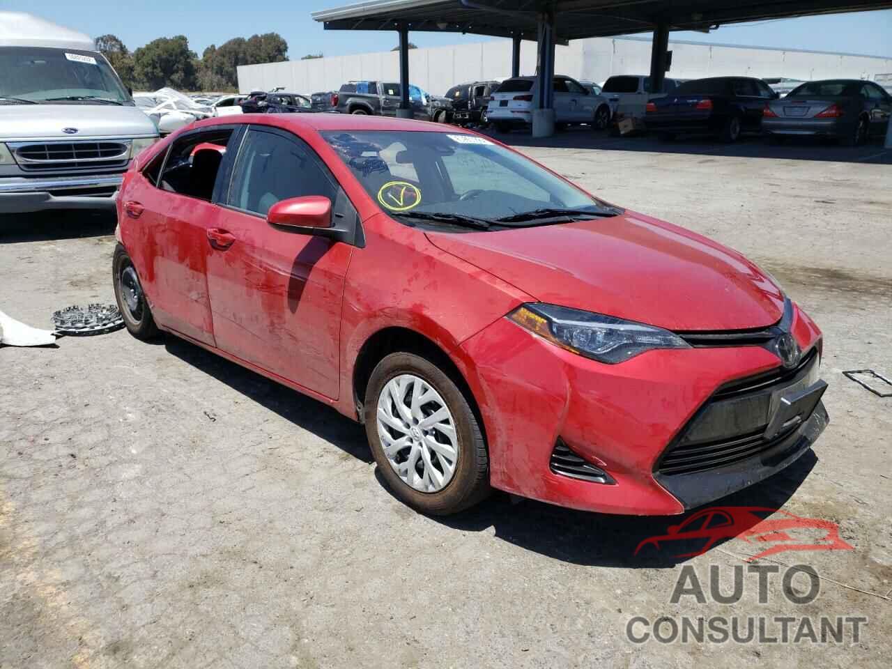 TOYOTA COROLLA 2018 - 5YFBURHE0JP814111