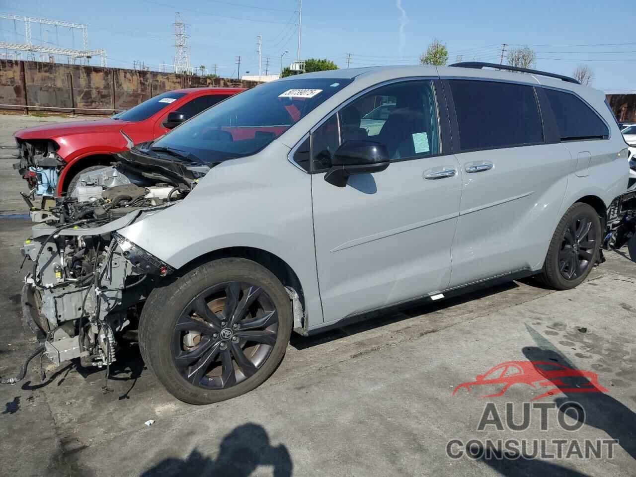 TOYOTA SIENNA 2023 - 5TDDRKEC1PS158425