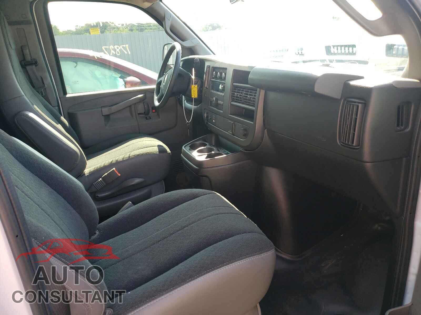 CHEVROLET EXPRESS 2019 - 1GCWGAFGXK1233476