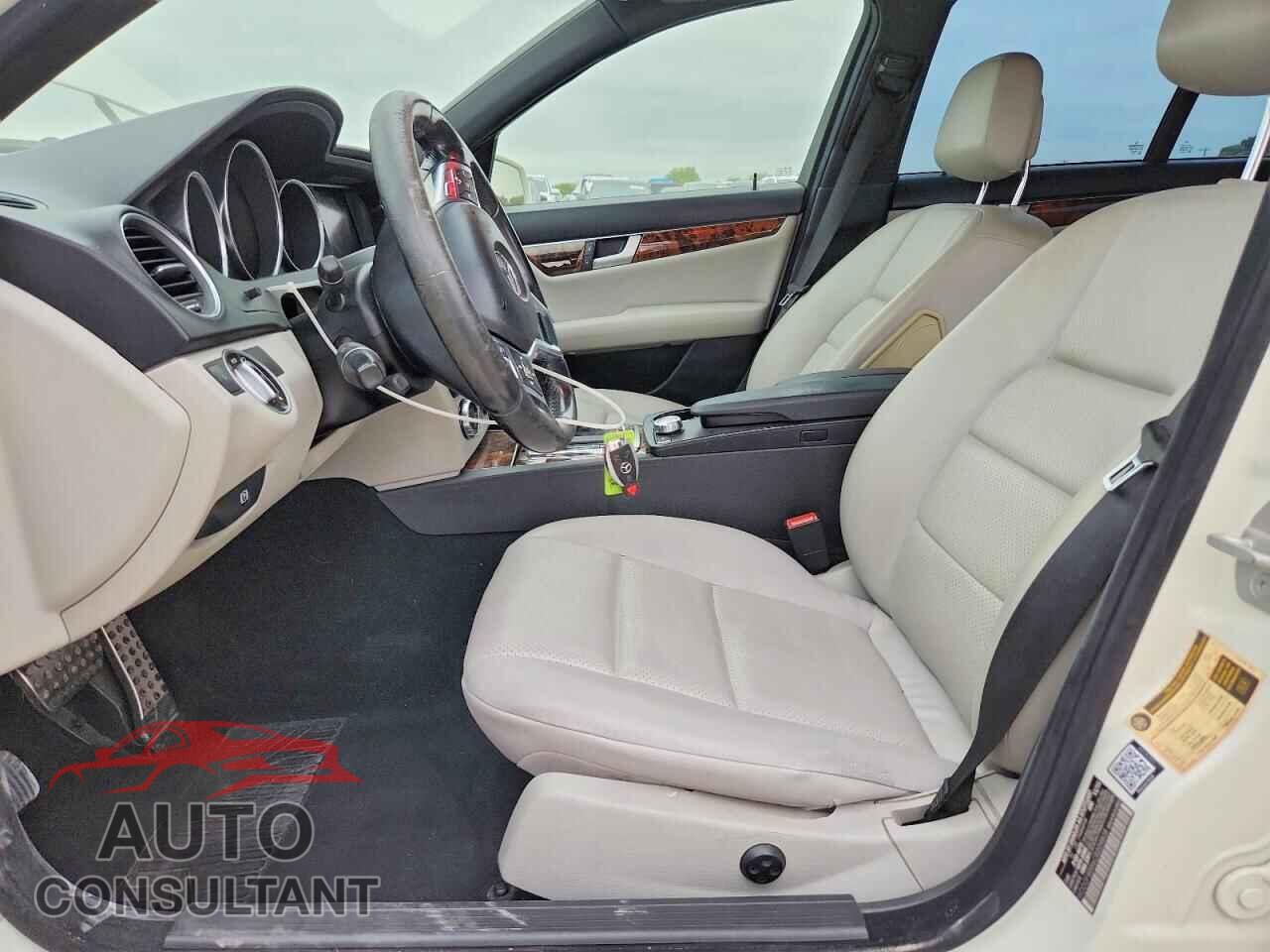 MERCEDES-BENZ C-CLASS 2012 - WDDGF8BB6CR209808