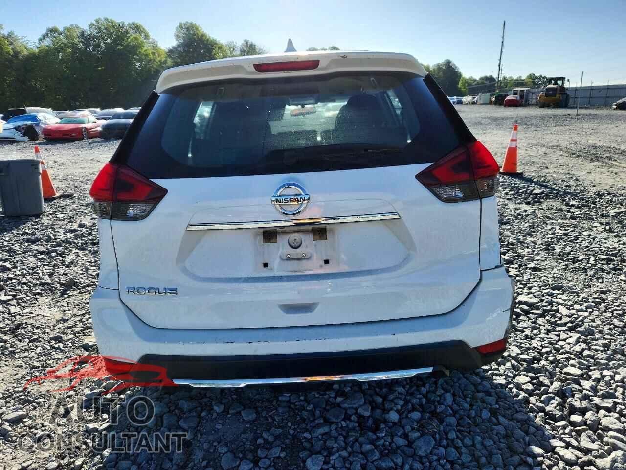 NISSAN ROGUE 2018 - KNMAT2MT9JP520119