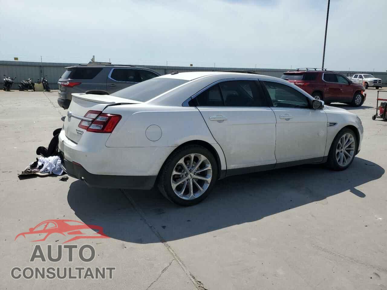 FORD TAURUS 2018 - 1FAHP2F80JG103103