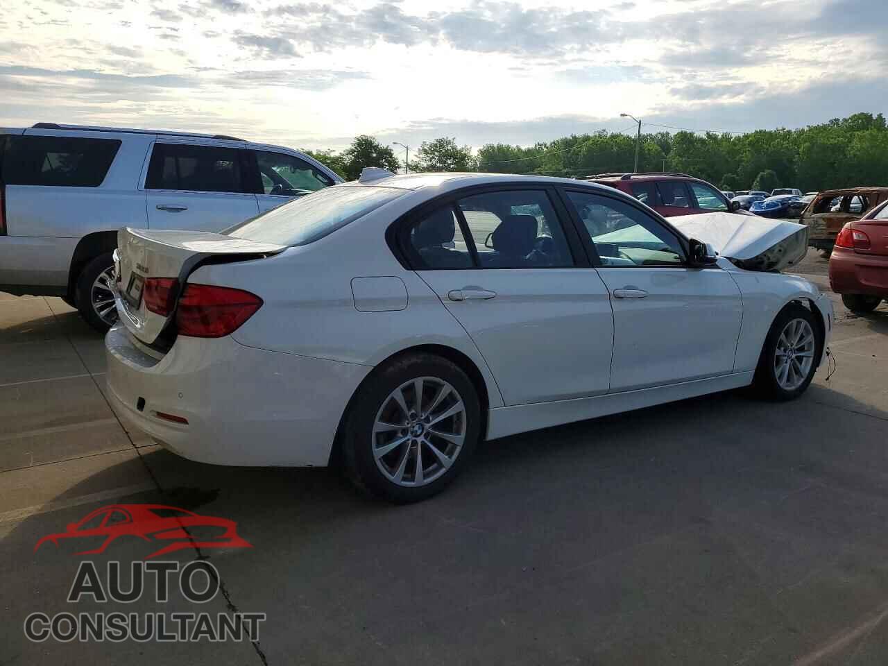 BMW 3 SERIES 2017 - WBA8A3C34HK692915