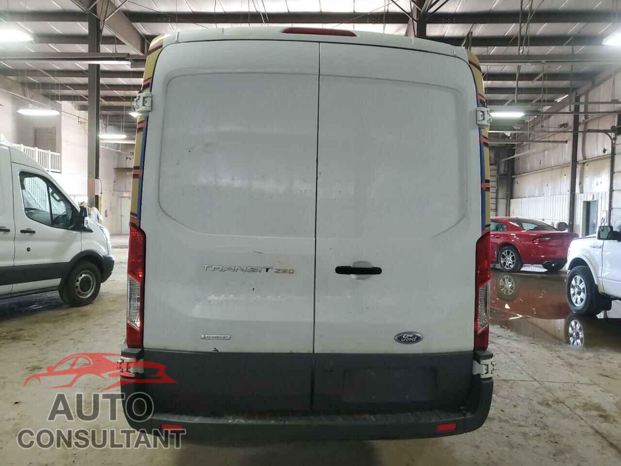 FORD TRANSIT 2017 - 1FTYR1CG8HKB17915