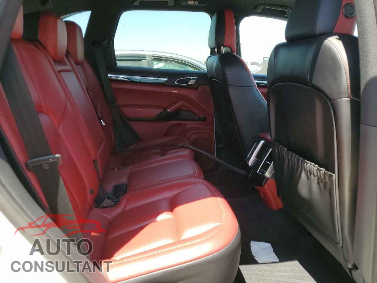 PORSCHE CAYENNE 2017 - WP1AA2A26HKA85471