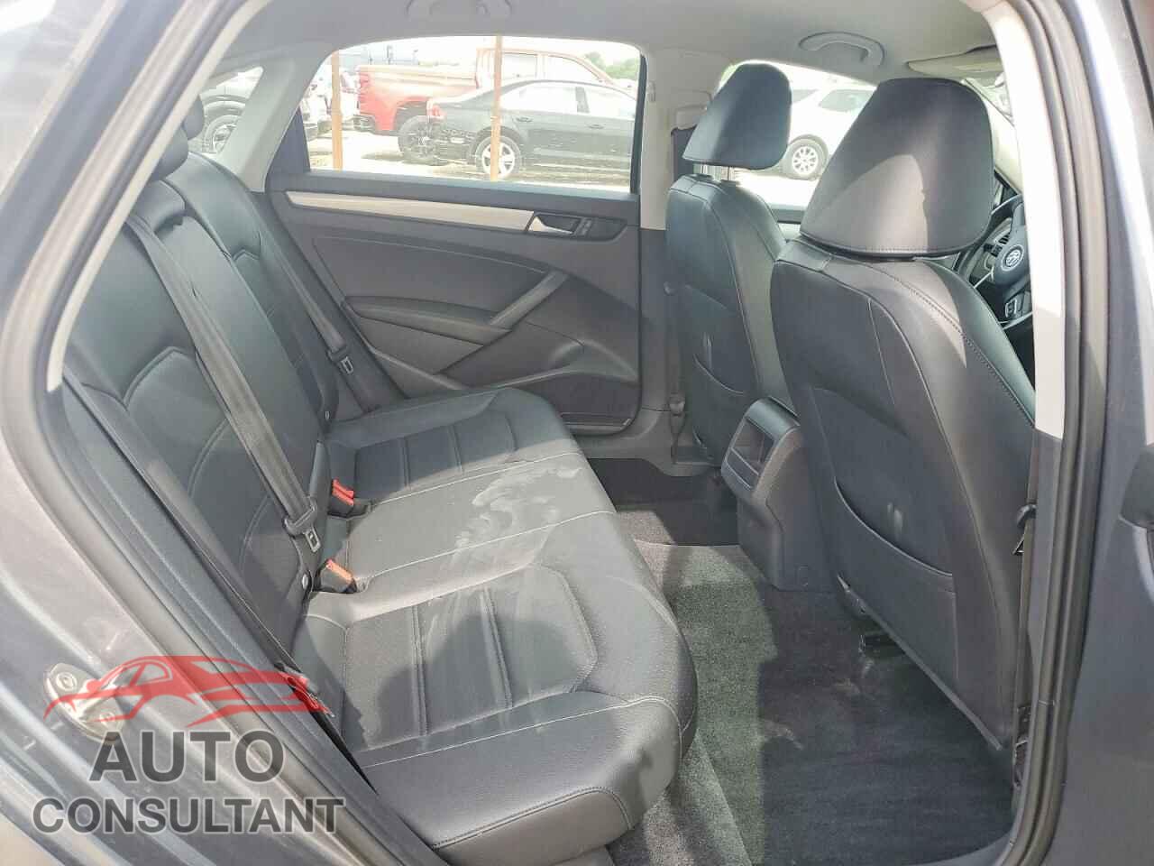 VOLKSWAGEN PASSAT 2015 - 1VWAT7A31FC099610