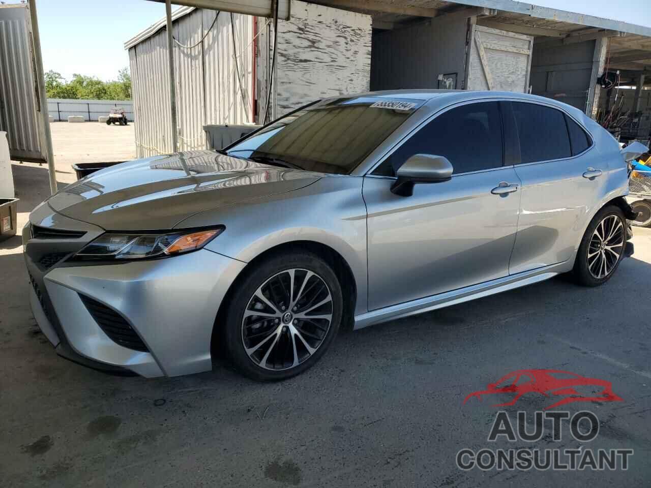 TOYOTA CAMRY 2018 - 4T1B11HK8JU050684