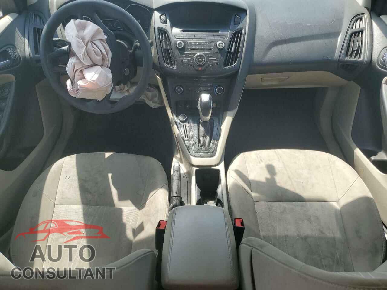 FORD FOCUS 2015 - 1FADP3F26FL376058