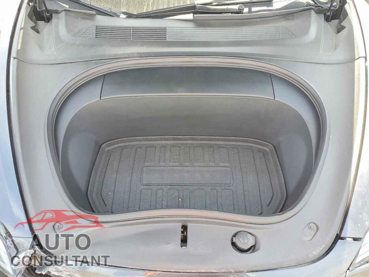 TESLA MODEL 3 2024 - 5YJ3E1EA6RF724277
