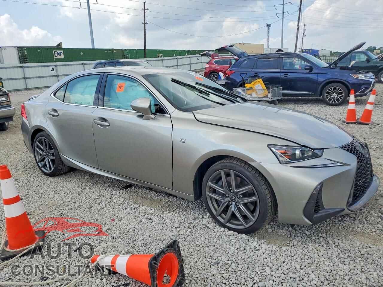 LEXUS IS 2018 - JTHC81D23J5032564