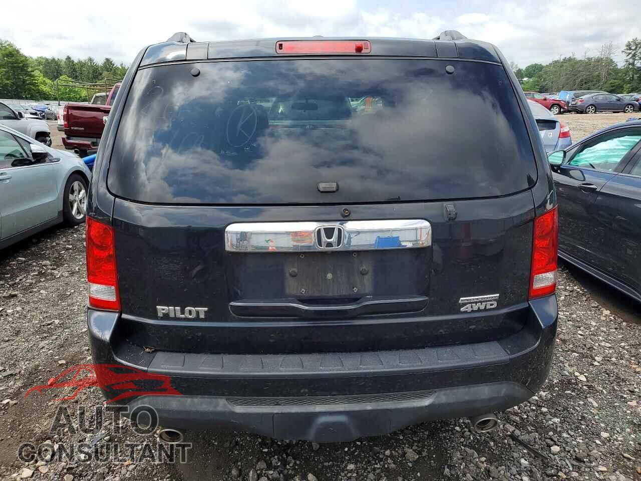 HONDA PILOT 2015 - 5FNYF4H32FB025192