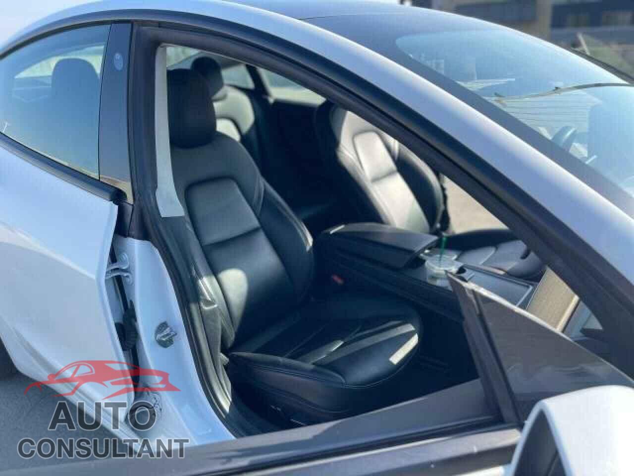 TESLA MODEL 3 2021 - 5YJ3E1EA4MF874364
