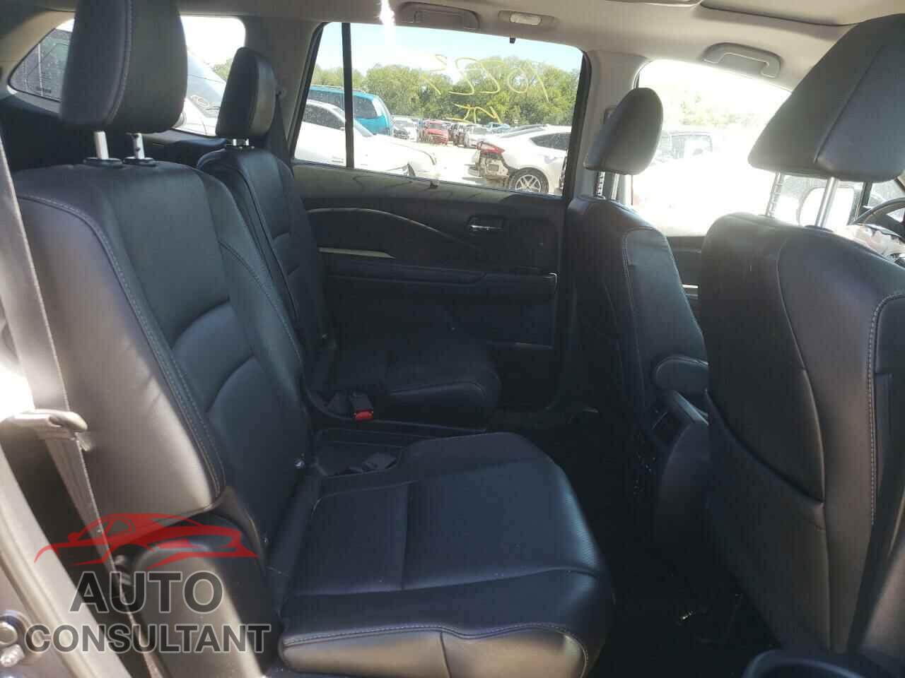 HONDA PILOT 2017 - 5FNYF6H02HB046404