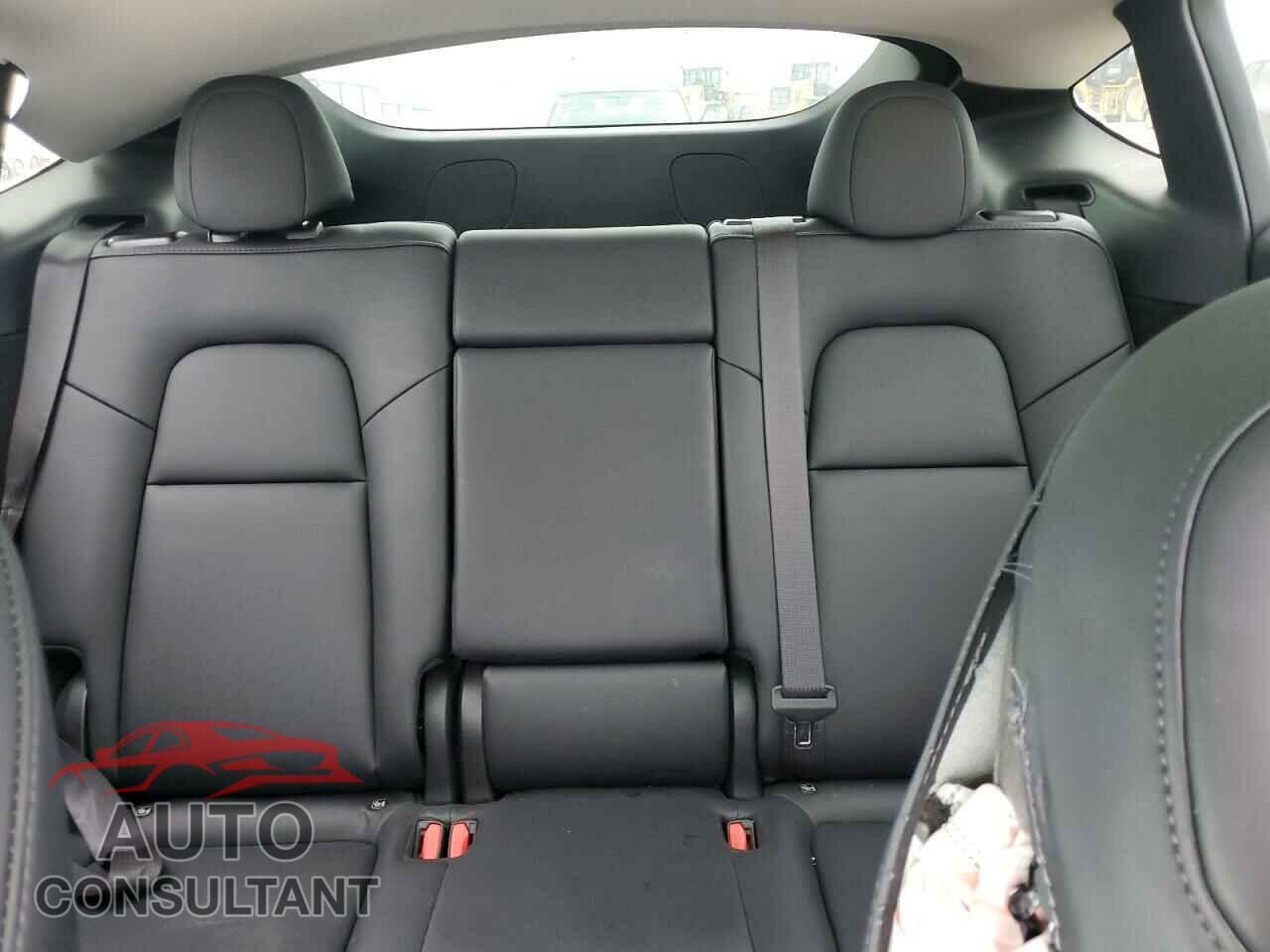 TESLA MODEL Y 2024 - 7SAYGDEE0RA220750