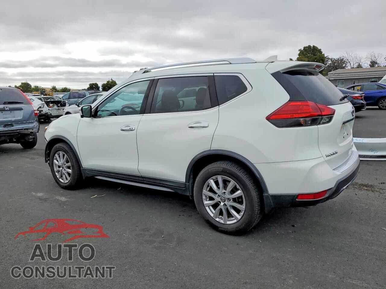 NISSAN ROGUE 2017 - KNMAT2MT3HP507151