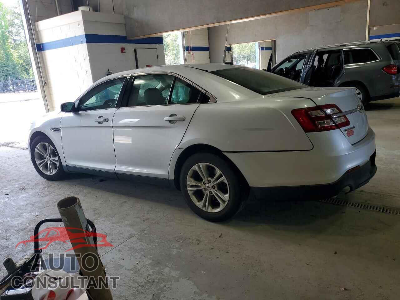 FORD TAURUS 2017 - 1FAHP2D84HG108849