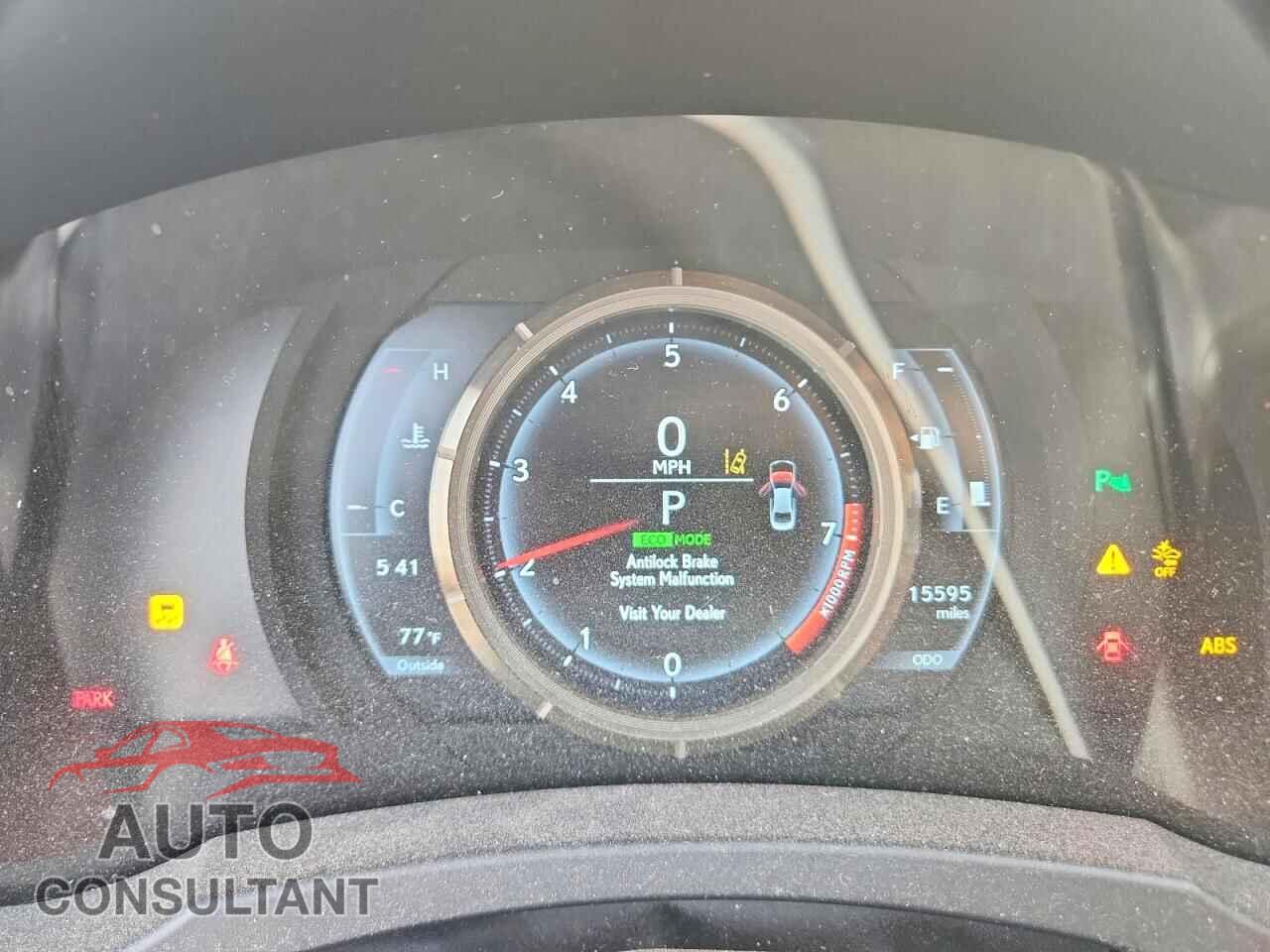 LEXUS IS 2018 - JTHC81D20J5027502
