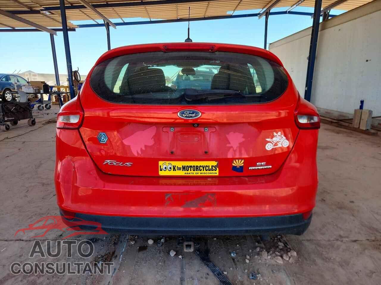 FORD FOCUS 2015 - 1FADP3K22FL209623