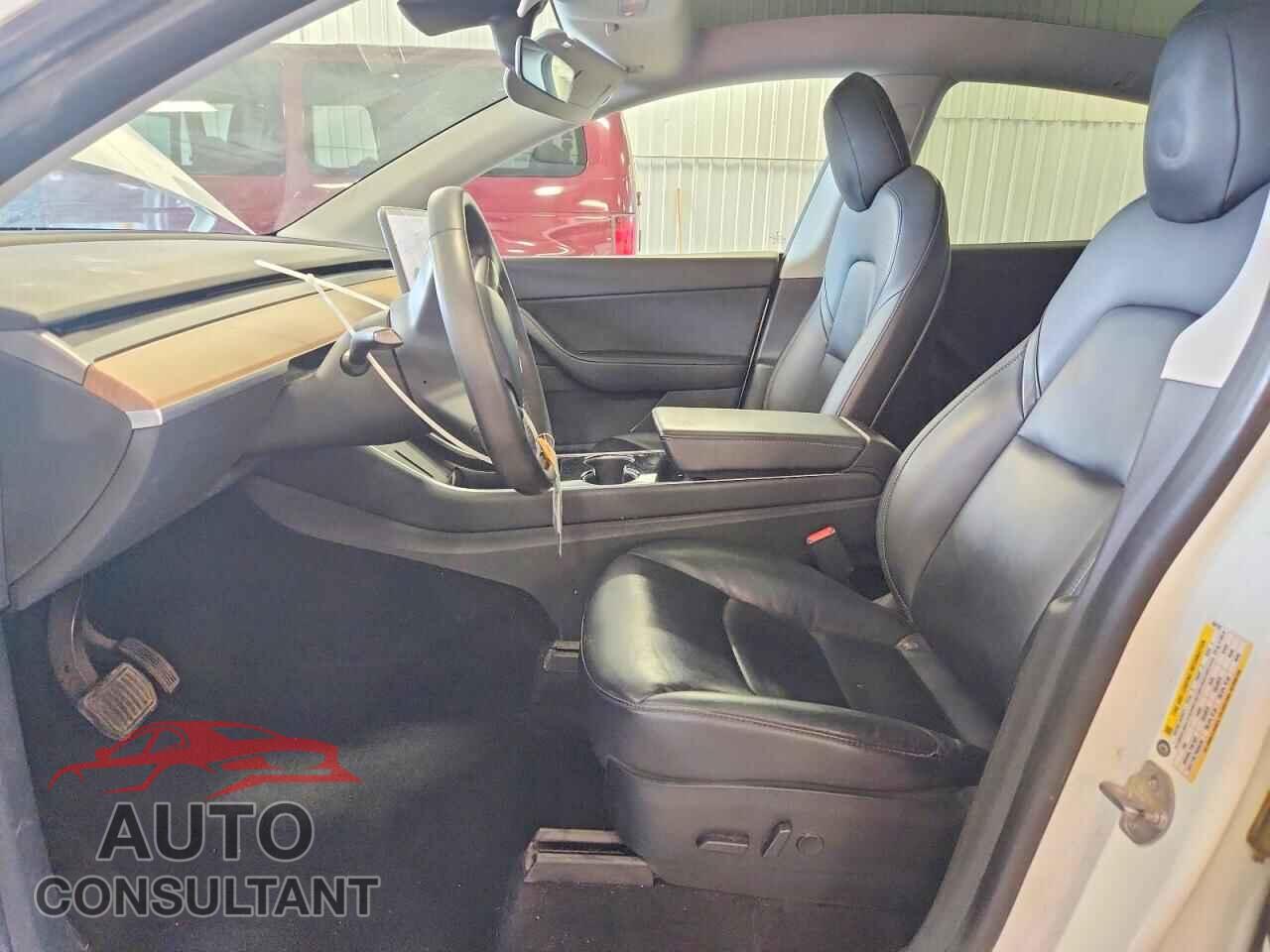 TESLA MODEL Y 2020 - 5YJYGDEEXLF032129