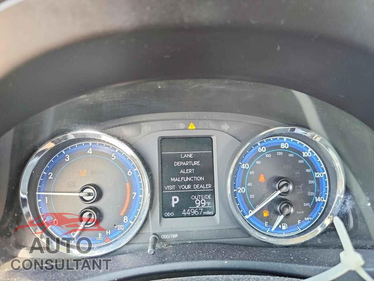 TOYOTA COROLLA 2018 - 5YFBURHE4JP808554