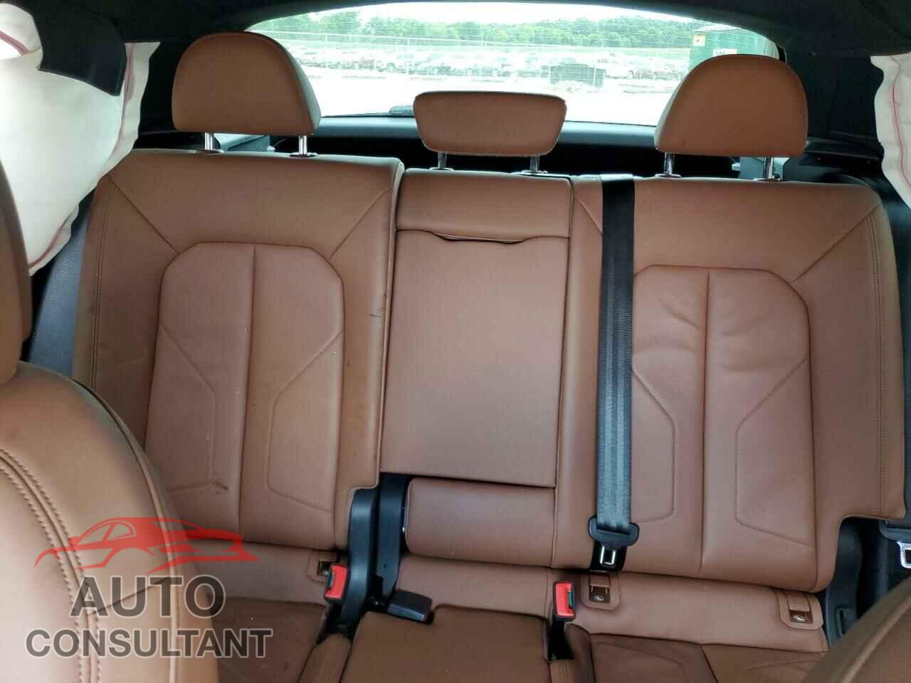 AUDI Q3 2019 - WA1AECF38K1084181