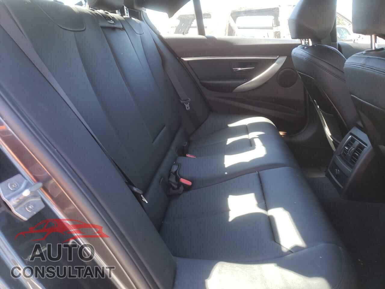 BMW 3 SERIES 2018 - WBA8B9C55JEE83109