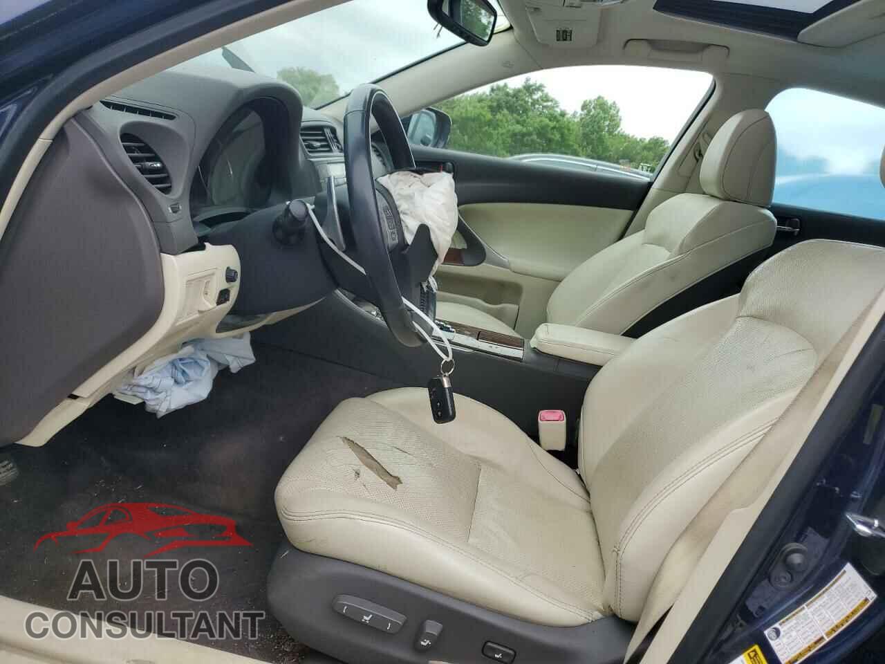 LEXUS IS 2011 - JTHCF5C20B5047491