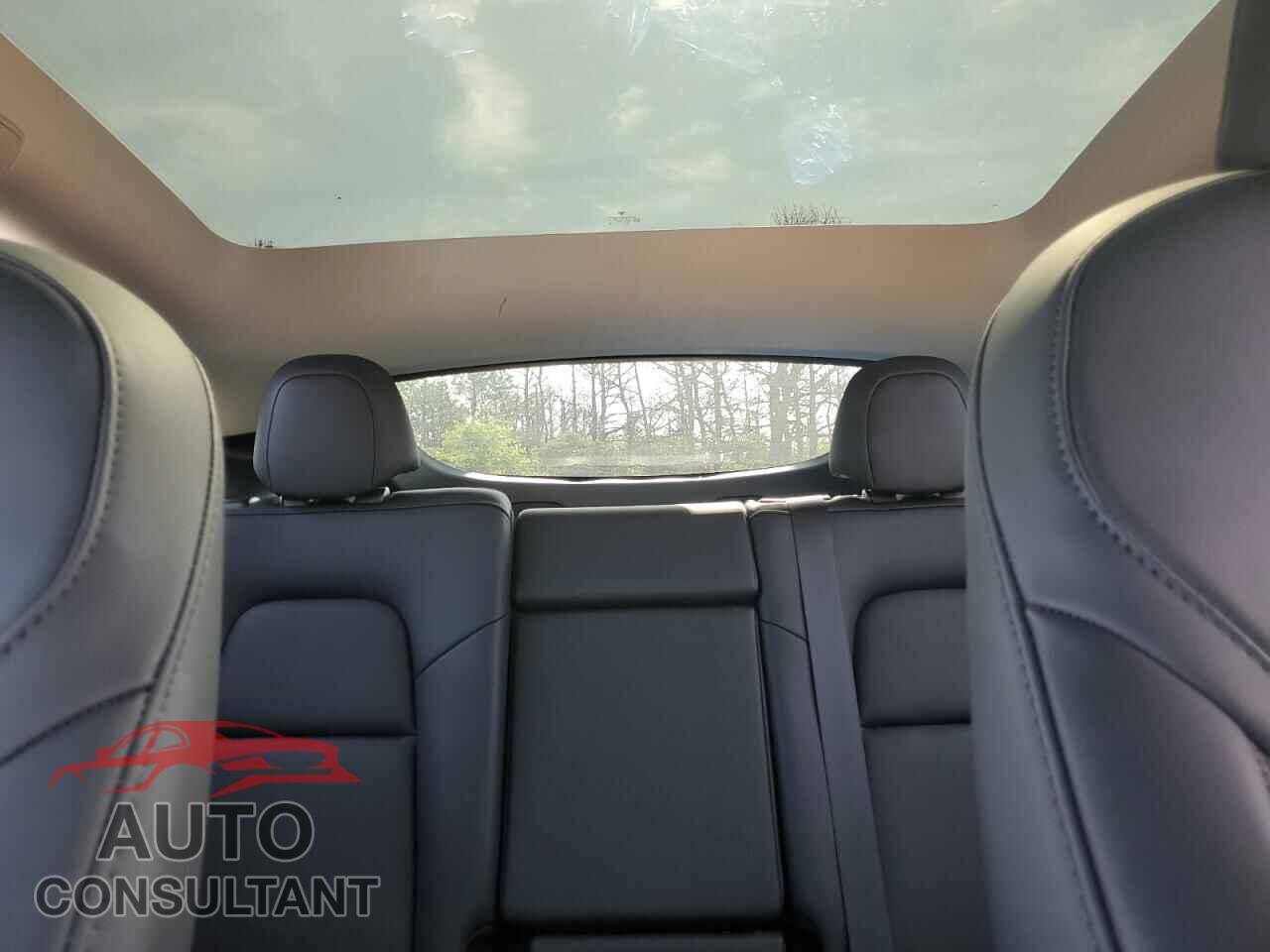 TESLA MODEL Y 2024 - 7SAYGDEE4RF090863