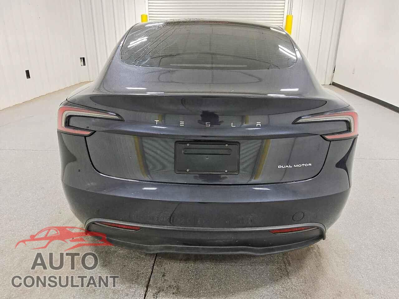 TESLA MODEL 3 2024 - 5YJ3E1EB5RF843687