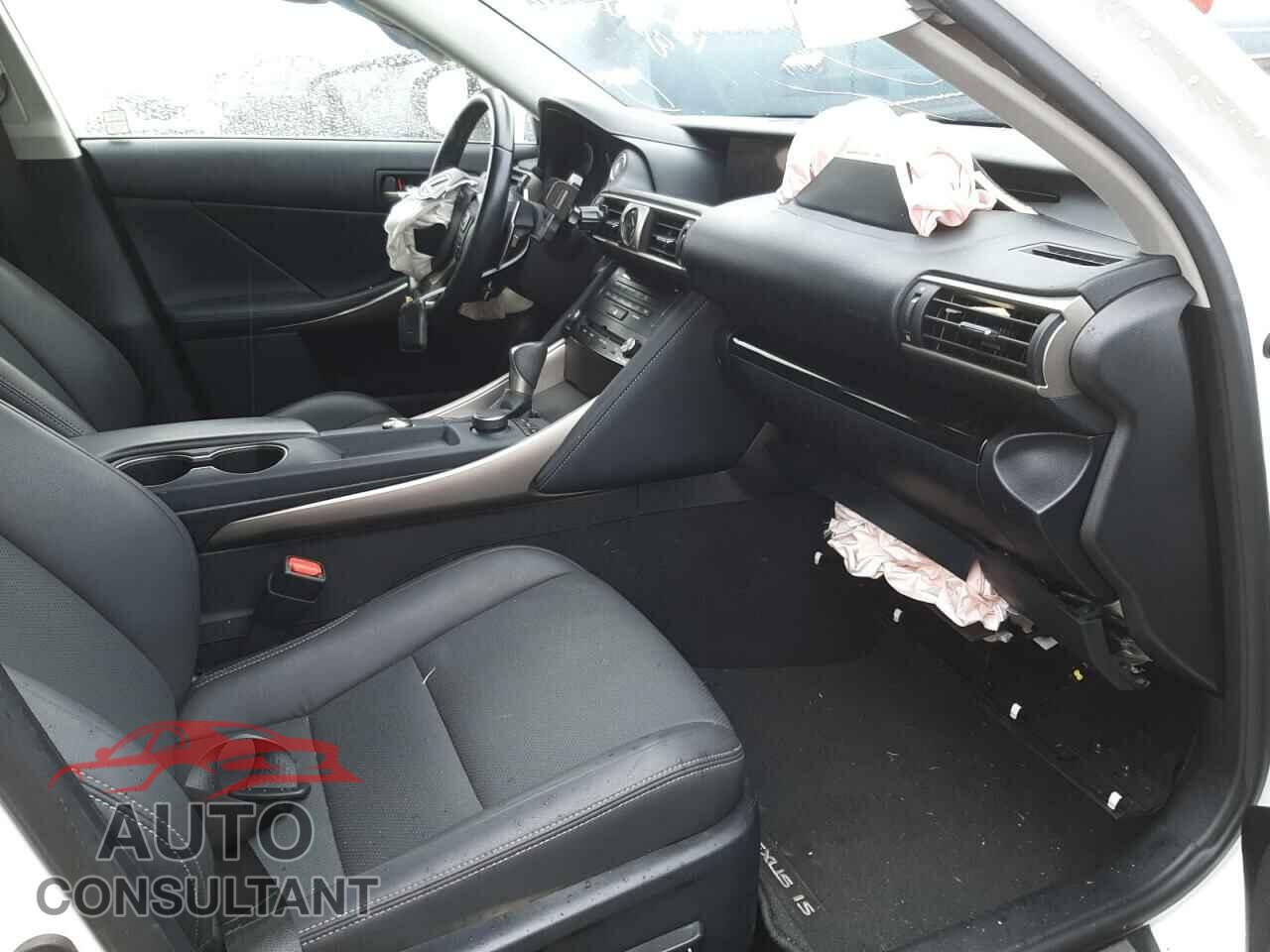LEXUS IS 2018 - JTHBA1D29J5062152