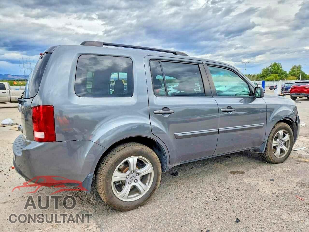 HONDA PILOT 2013 - 5FNYF4H52DB005684