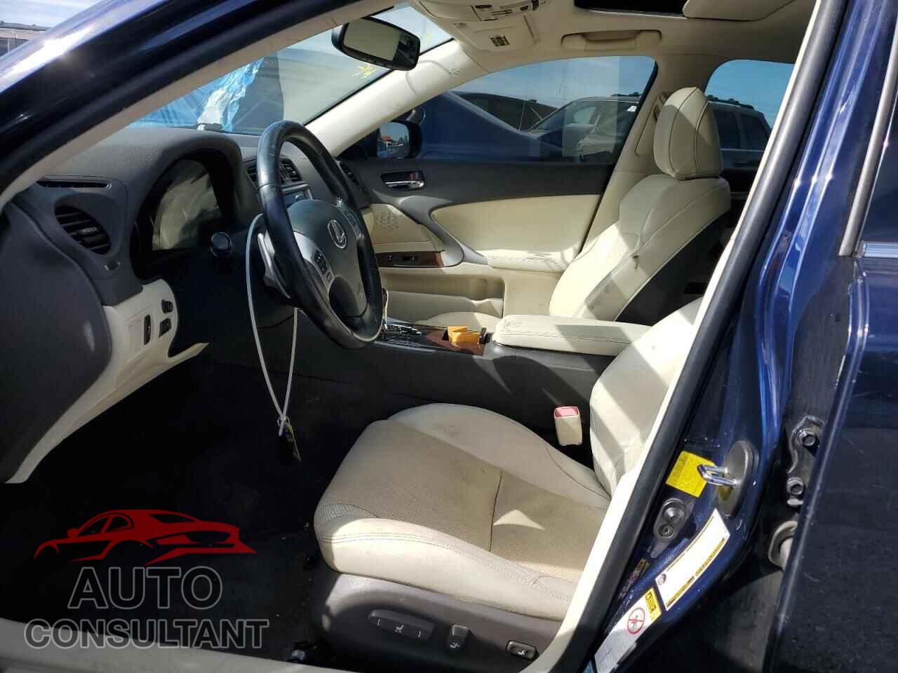 LEXUS IS 2012 - JTHCF5C21C5055147