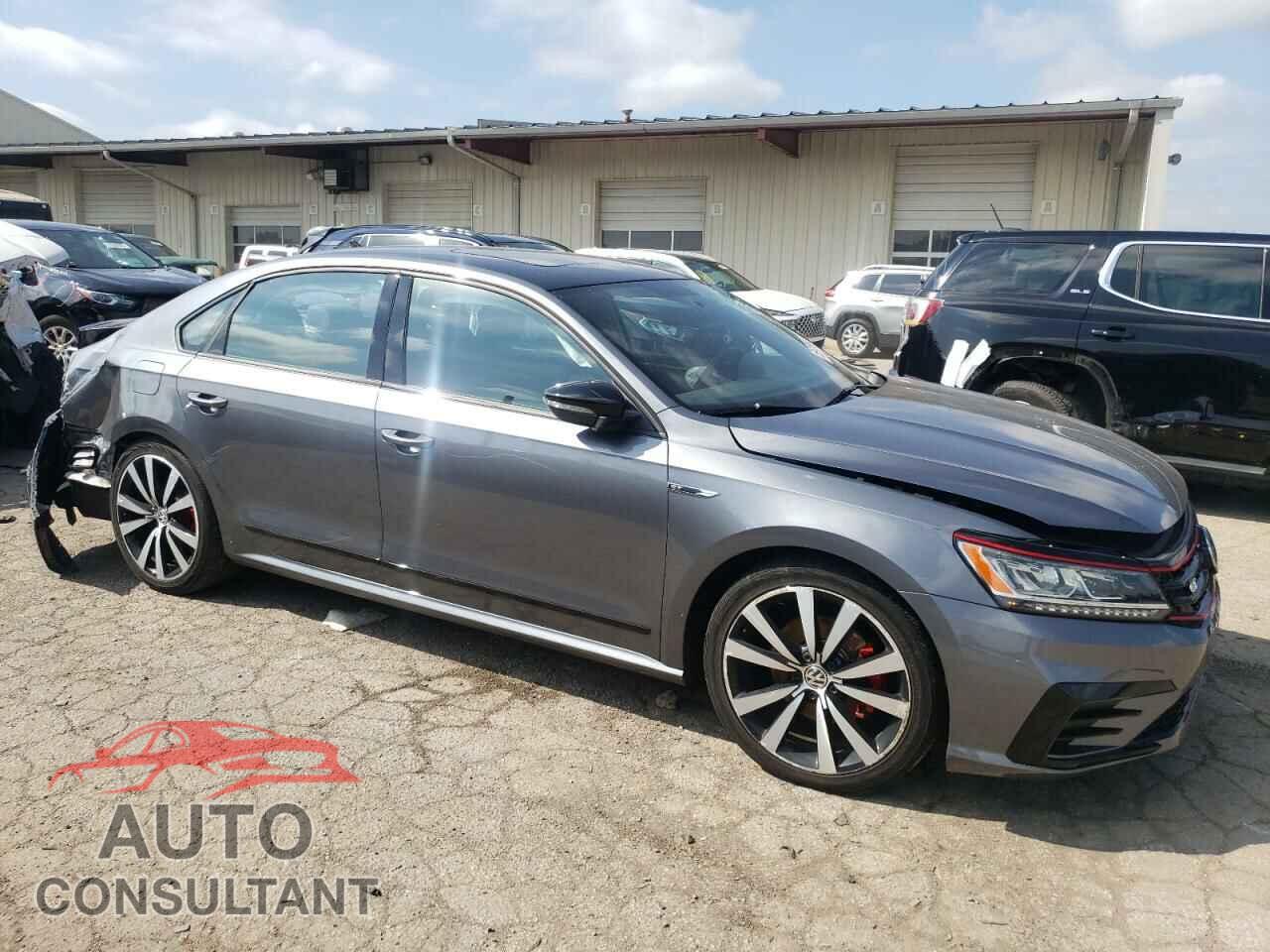 VOLKSWAGEN PASSAT 2018 - 1VWJM7A30JC048461