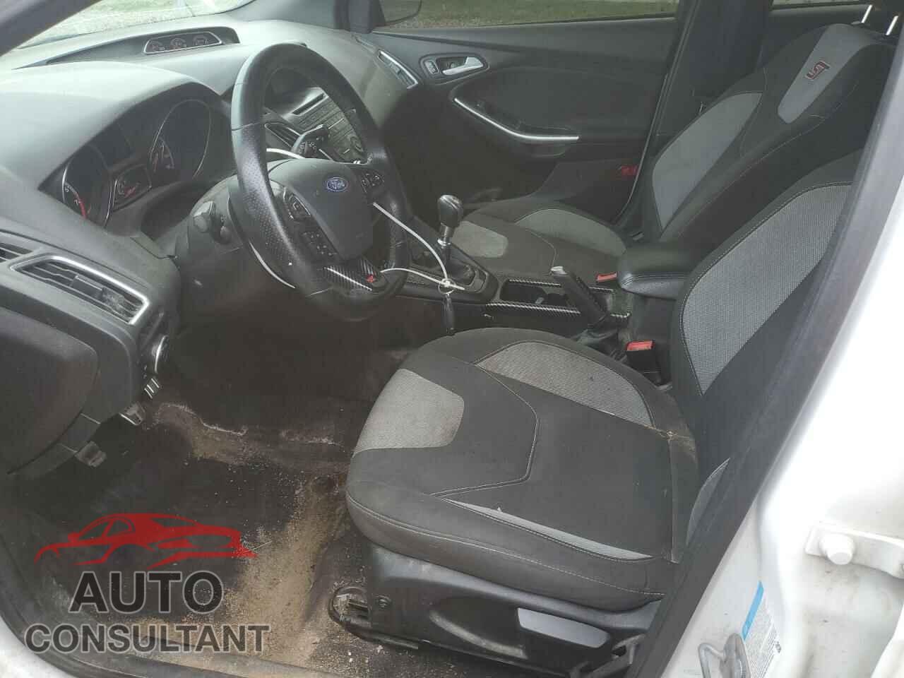 FORD FOCUS 2017 - 1FADP3L92HL320395