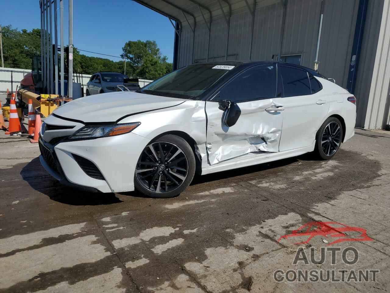 TOYOTA CAMRY 2018 - 4T1B61HK3JU084131