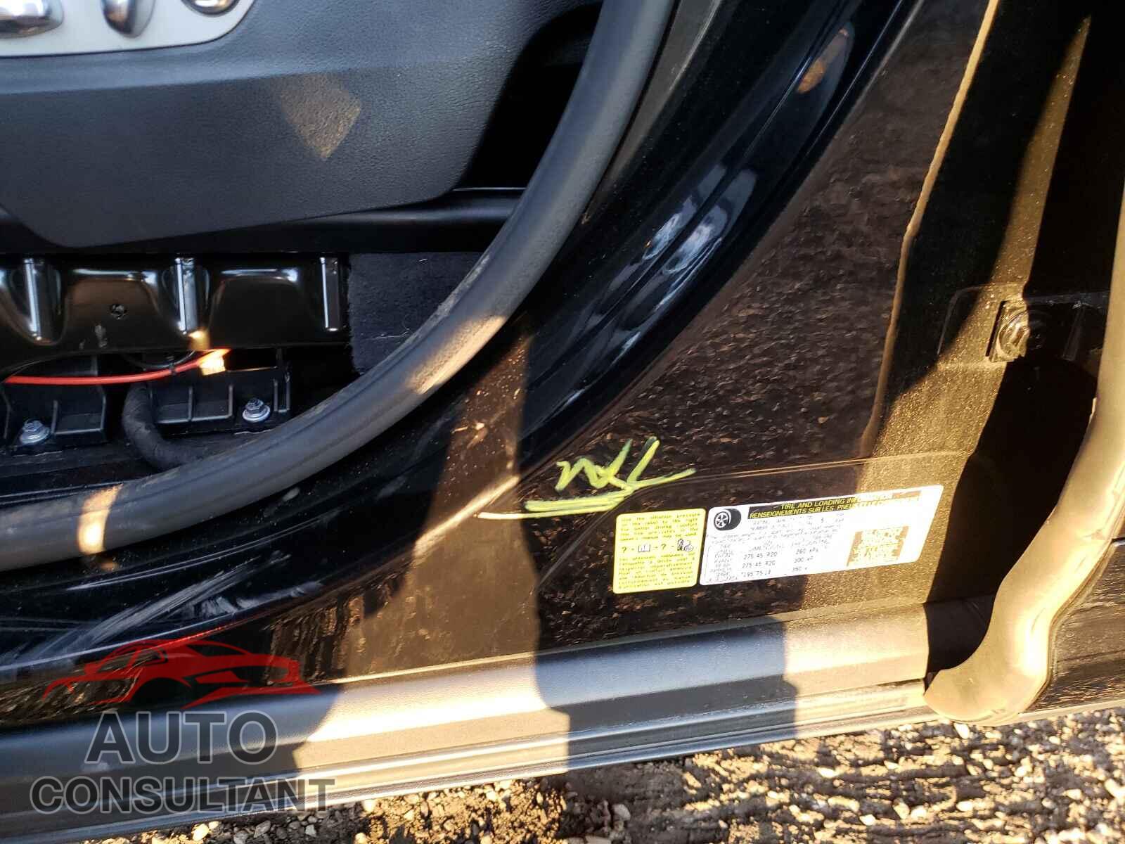 PORSCHE CAYENNE 2017 - WP1AA2A22HKA82163
