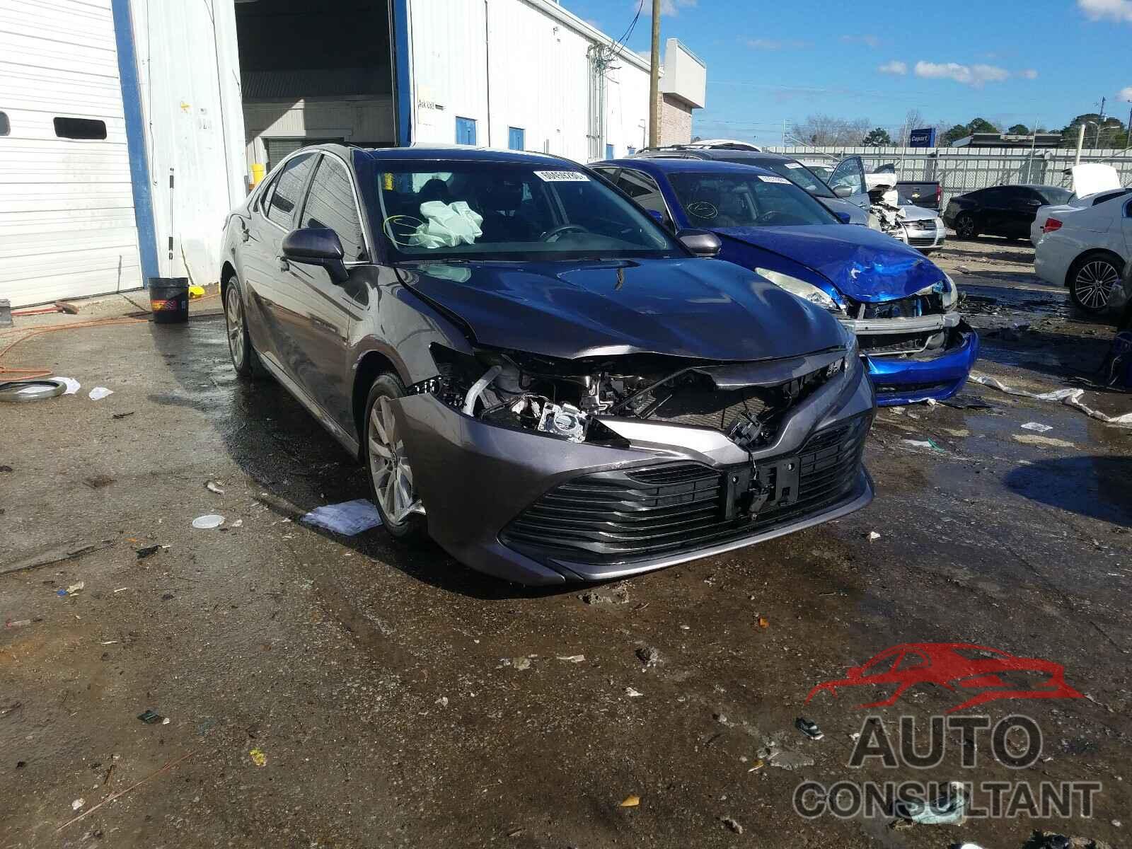 TOYOTA CAMRY 2018 - 4T1B11HK3JU133486