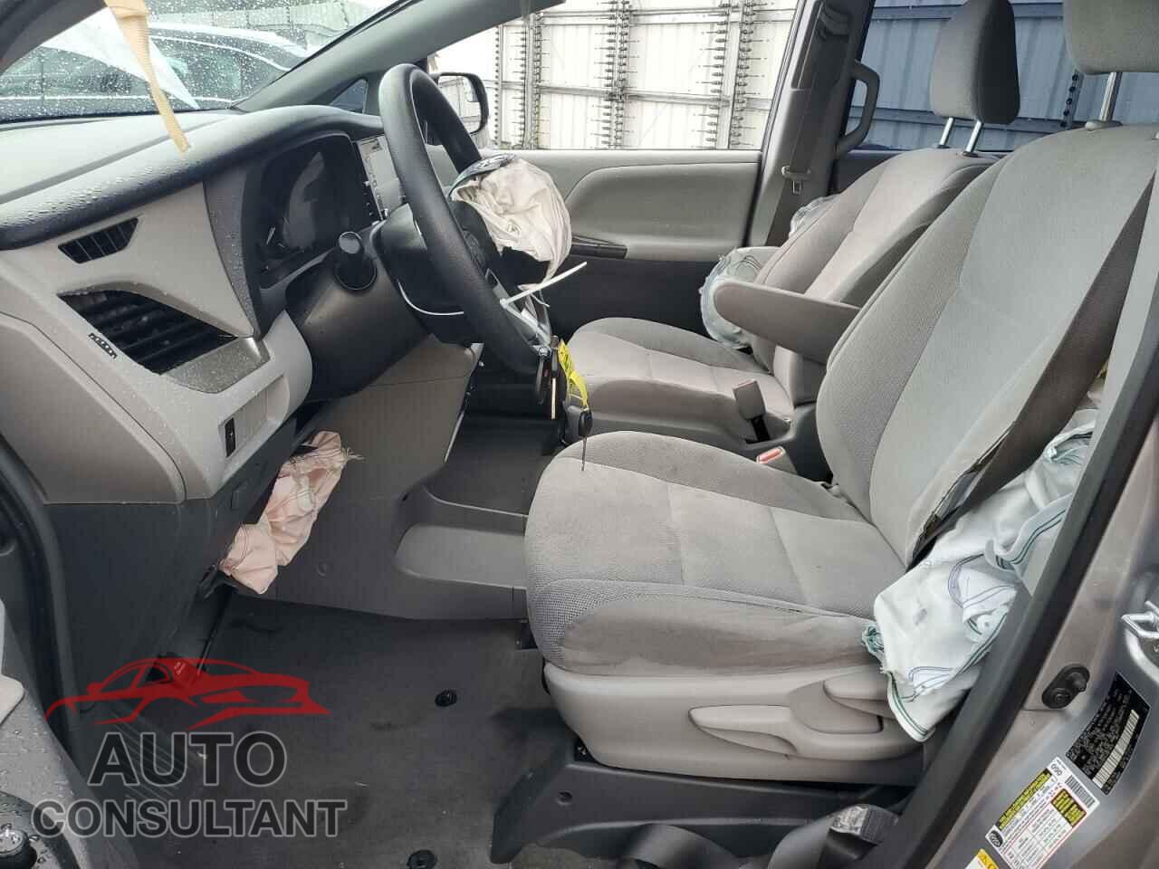 TOYOTA SIENNA 2018 - 5TDZZ3DC4JS921879
