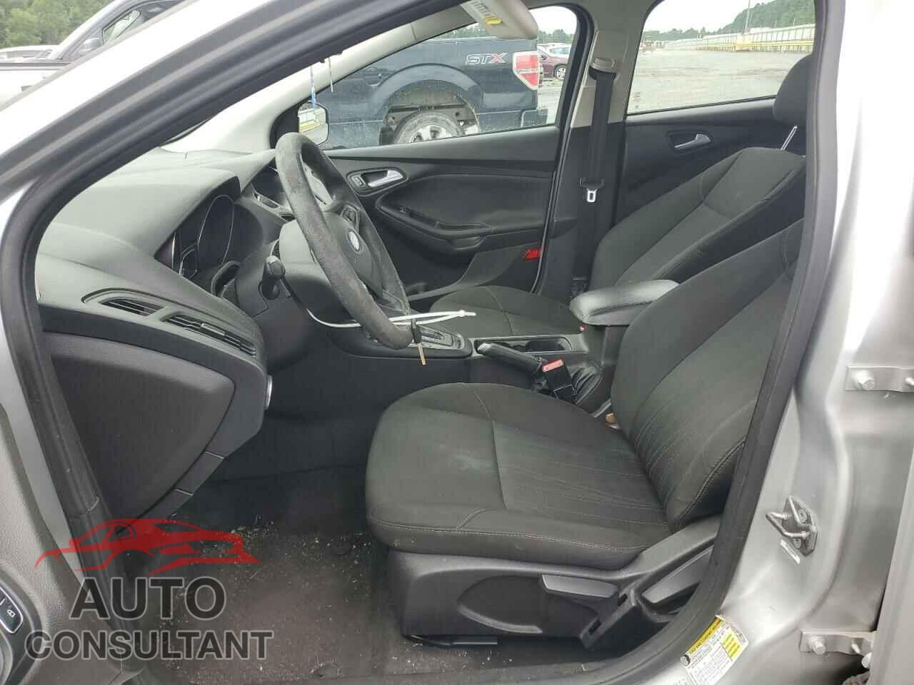 FORD FOCUS 2017 - 1FADP3F20HL300273